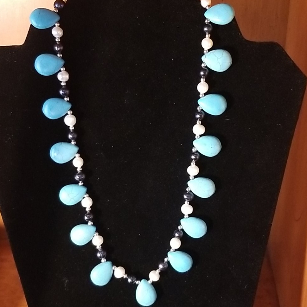 18" Modern Styling in a Turquoise & Pearl Necklace